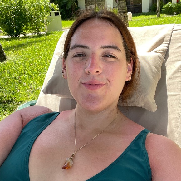 Meet your Posher, Melissa - Picture 1 of 1